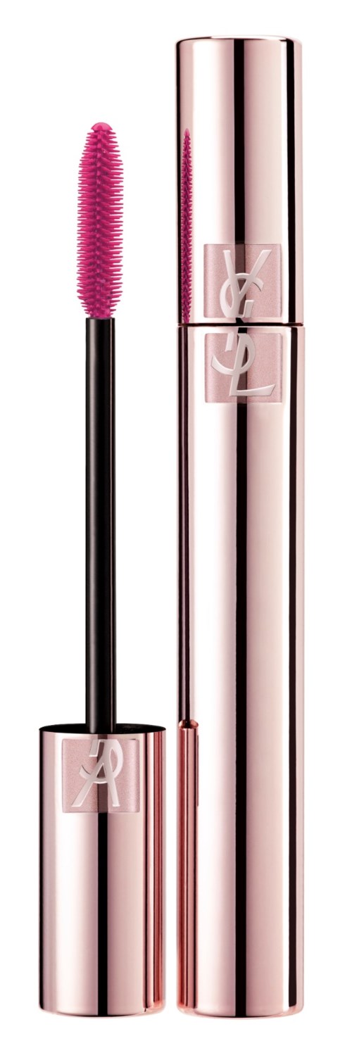 Roze mascara kwast naast een glimmende zilveren huls, waarschijnlijk voor make-up.