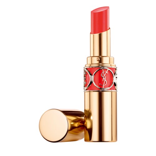 Een rood lippenstift in een gouden omhulsel, met de dop ernaast.