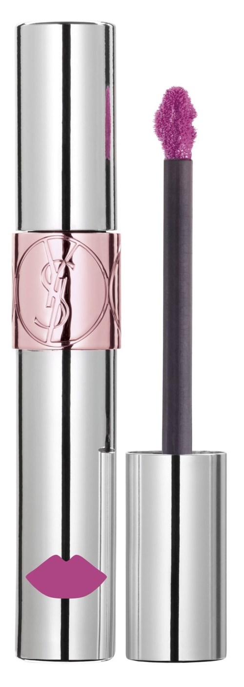 En læbestift med en pink læbetegning, uden låg, viser pink væske og en applikator med pink gloss.
