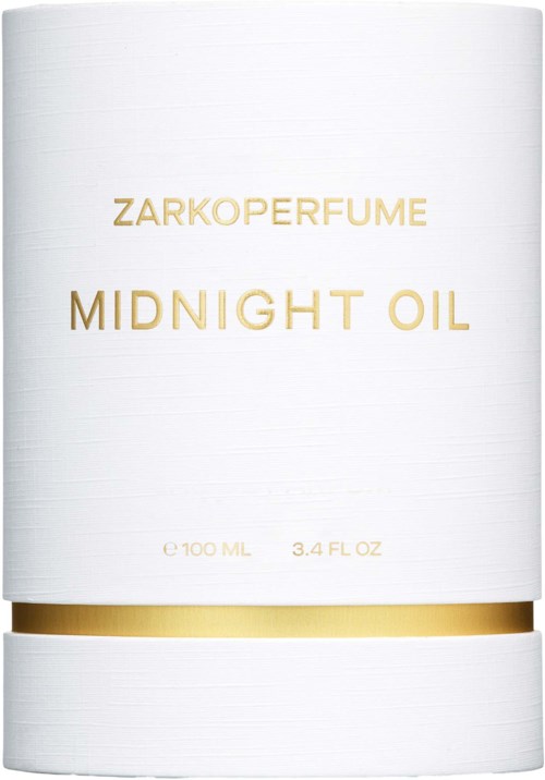 En hvid beholder mærket ZARKOPERFUME MIDNIGHT OIL med guldtekst og en guldbelægning yderst.