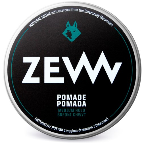 Ein schwarzer runder Behälterdeckel mit einem blauen Wolfskopf und dem Wort 'ZEW' in fetten weißen Buchstaben, kennzeichnet Haarpomade.