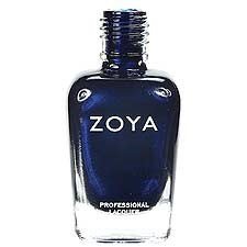 En mörkblå nagellackflaska med en vit etikett som säger 'ZOYA' och 'PROFESSIONAL' längst ner.
