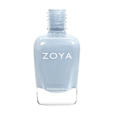 En klar flaska nagellack med varumärket Zoya. Flaskan är öppen och nagellacket är i.
