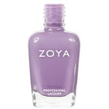 En flaska nagellack från Zoya i lila färg med klar glasbehållare och lila kork.