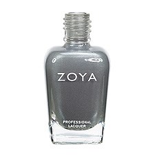 En klar, fyrkantig glasflaska med grå nagellack som heter 'ZOYA' och 'PROFESSIONAL LACQUER' i.