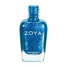 En blå, glittrande nagellackflaska märkt Zoya, med en tydlig glasbehållare och en silverlock.