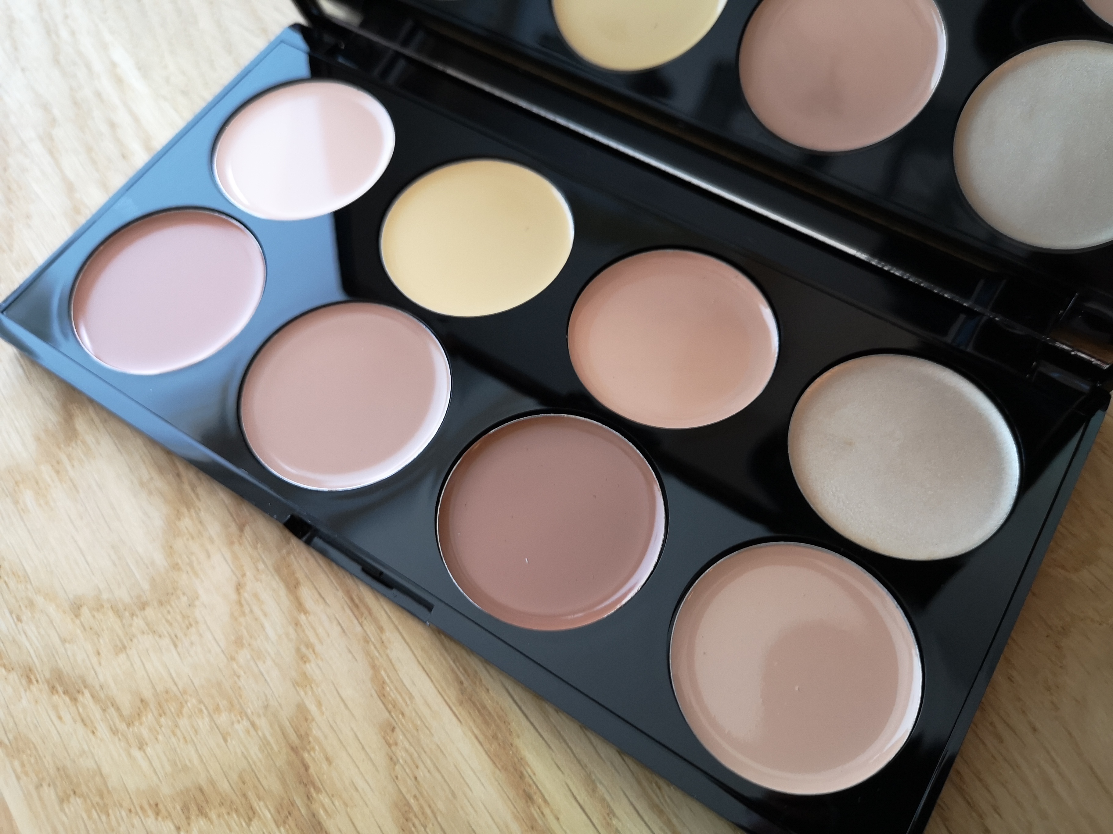 Makeup Revolution Ultra Cream contour review! 