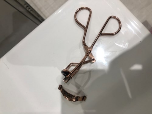 essence eyelash curler