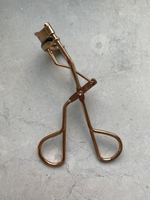 essence eyelash curler