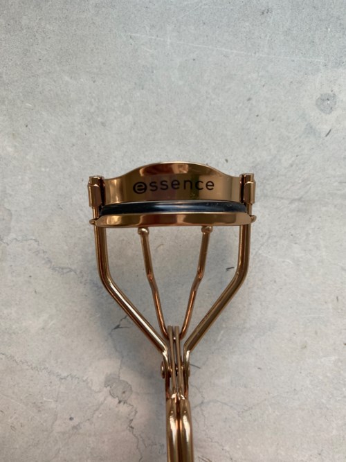 essence eyelash curler