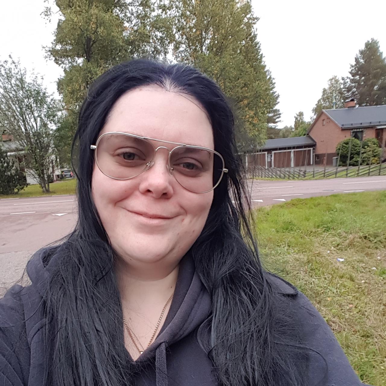 Schwarzkopf Brillance Permanent Intensive Color 888 Dark Cherry | lyko.com