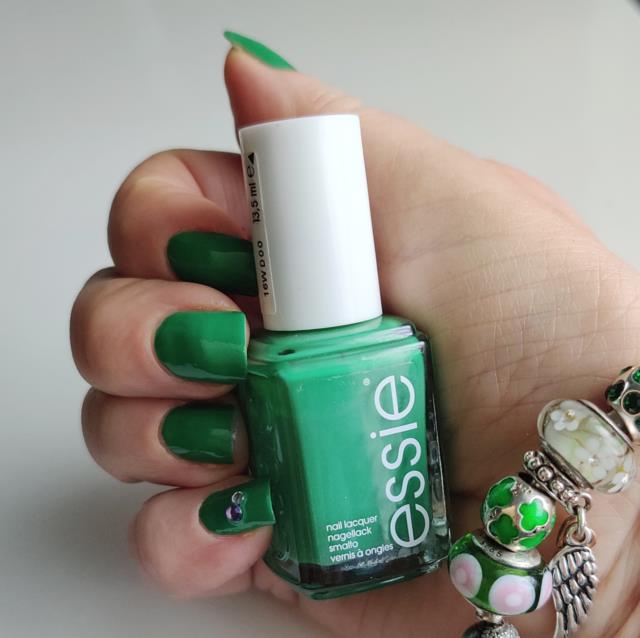 49 Nail Lacquer Wicked Essie