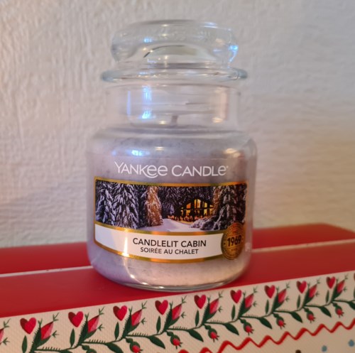 Yankee Candle Candlelit Cabin Medium Jar
