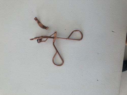 essence eyelash curler