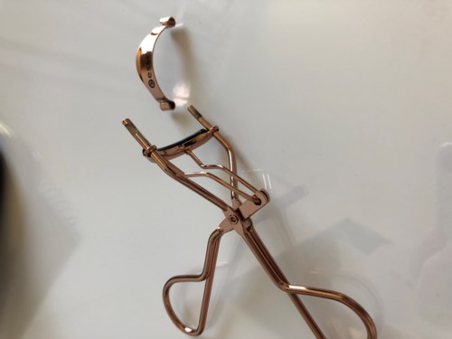 essence eyelash curler
