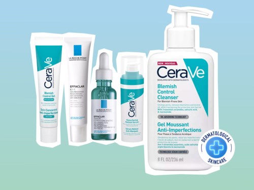 En samling CeraVe hudplejeprodukter til uren hud, inklusive rensemidler, cremer og serumflasker på en lys blå baggrund.