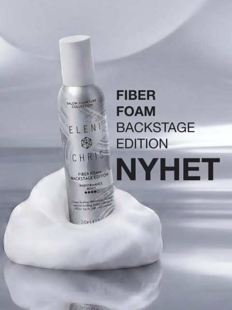 Sølv og hvit beholder med fiber skum backstage utgave på hvit skumstatue med grå bakgrunn.