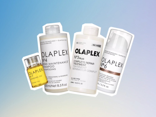 Fyra OLAPLEX-hårvårdsflaskor, inklusive schampo och behandling, placerade mot en ljusblå bakgrund.