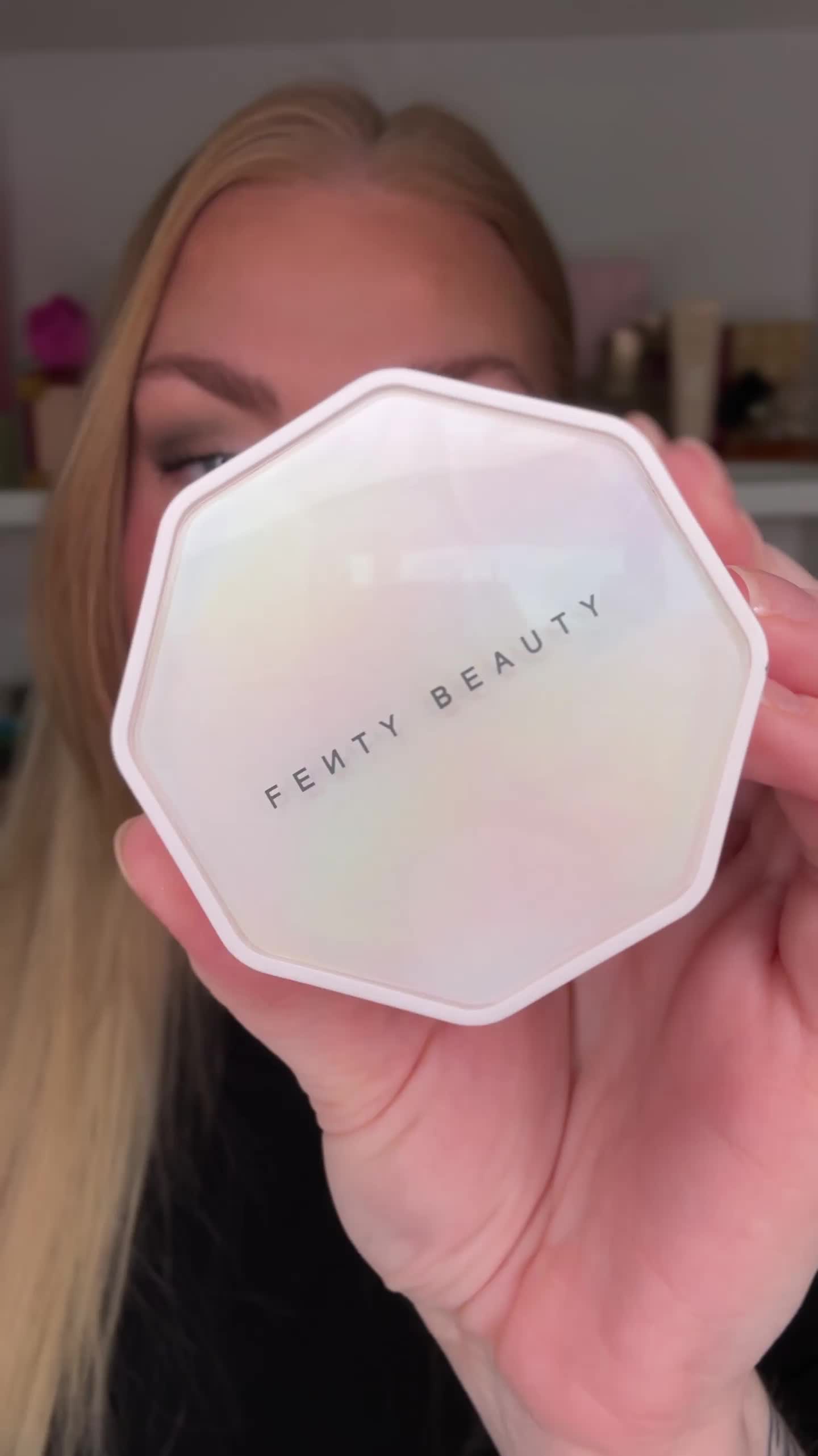 Fenty Beauty Demi'Glow Light Diffusing Highlighter Prosecco