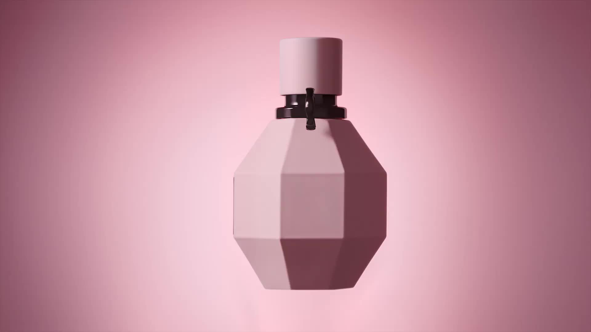 Geometrinen, monivärinen hajuvesipullo valkoisella kannella vaaleanpunaisella taustalla.
